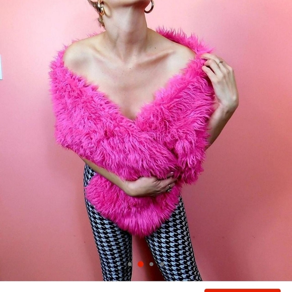 Hot Pink Faux Fur Wrap - Picture 2 of 4